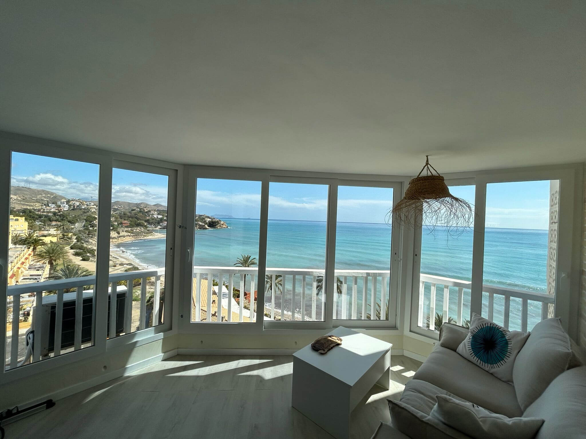Janelas de fecho com vista para a praia
