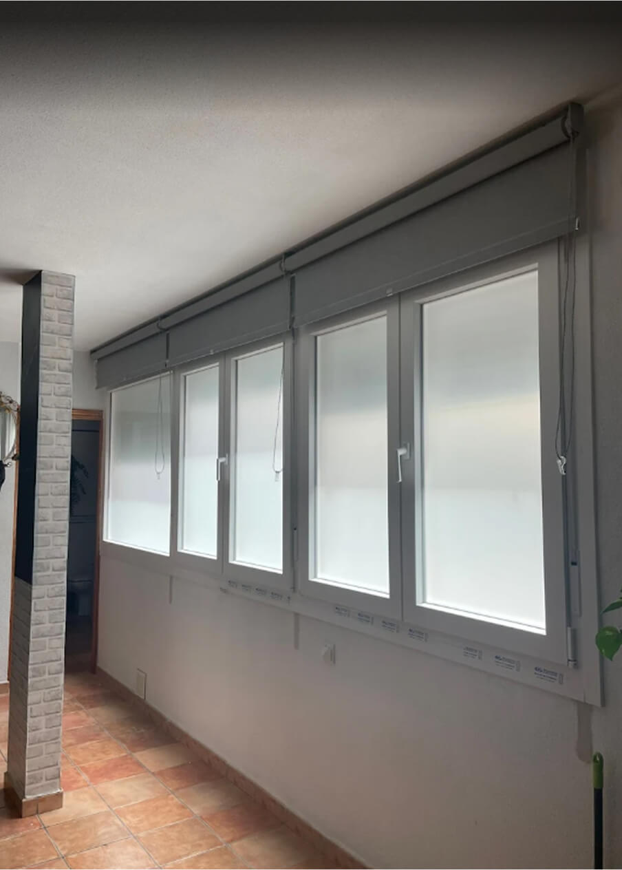 Janelas com estores interiores